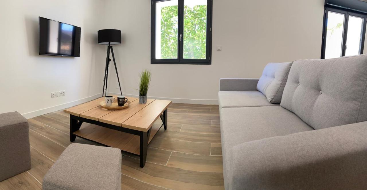 Apartment Spacieux T2, Charles Trenet
