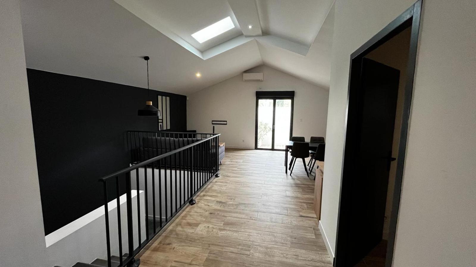 Apartment Spacieux T2, Charles Trenet *
