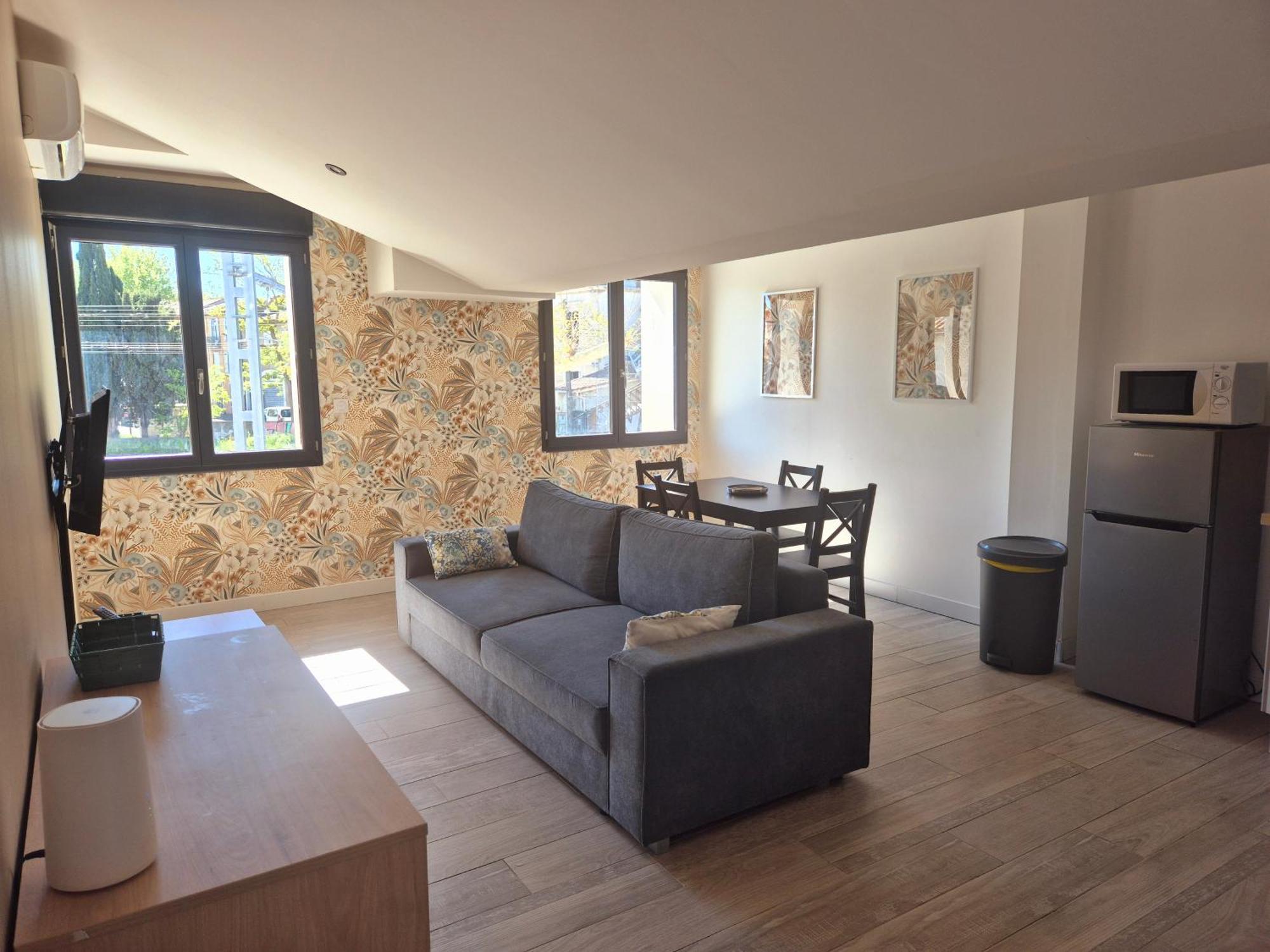 Apartment Spacieux T2, Charles Trenet